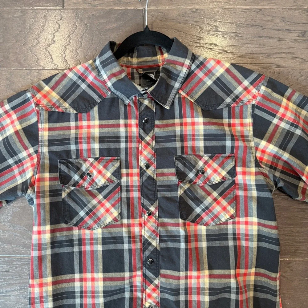 The North Face Men’s Plaid Western Short Sleeve Button-Up – Black Red Cream